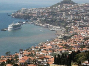 Utsikt ifrån bussen över Funchal