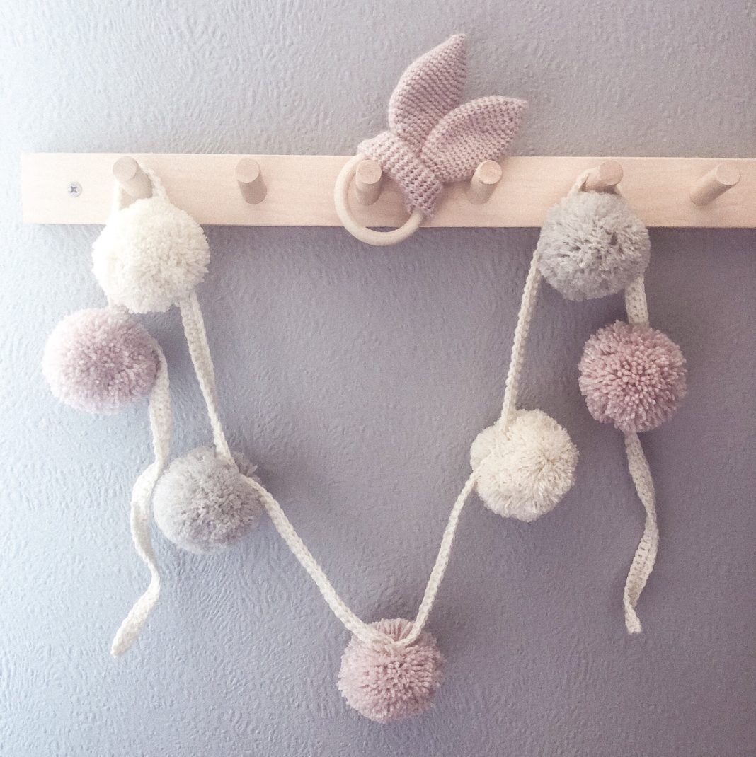 Pom Pom Girlang Ljusblå